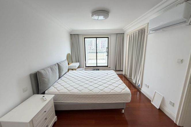 3+1 Rooms, 2 Baths with Private Terrace, 220 sqm, High Value @ Hongbaoshi metro L10
