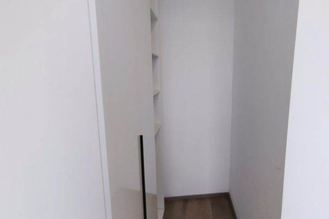 Cozy 1 br with lift 3 mins walking to Metro Stop line 8  ,easy to NYU Shanghai