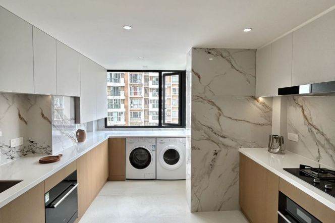 Brand new decortion 3brs with floor heating and balcony beside the beautiful Su Zhou river