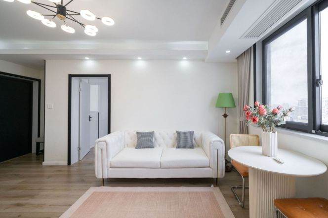 Elevator 2BR | Yude Road | 5-min walk to Line 1 & Line 4 Shanghai Indoor Stadium Station