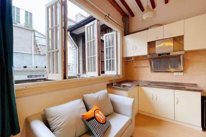 Lane house 1br/living & Loft @W Nanjing Rd & Line 2/7/12