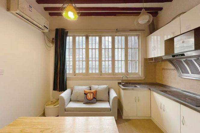 Lane house 1br/living & Loft @W Nanjing Rd & Line 2/7/12