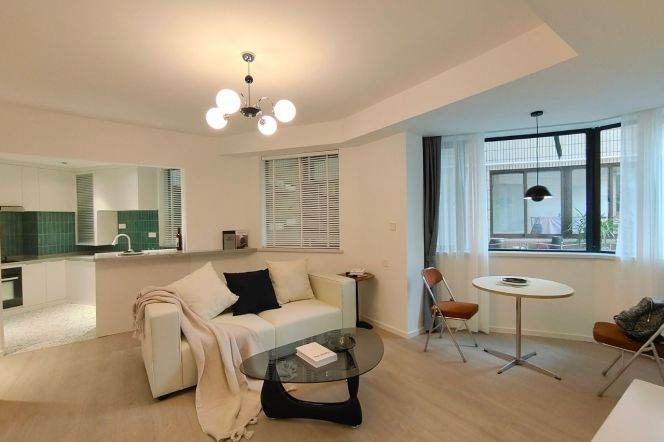 Elevator 1BR | North Caoxi Road | 6-min walk to Line 1 & Line 4 Shanghai Indoor Stadium Station