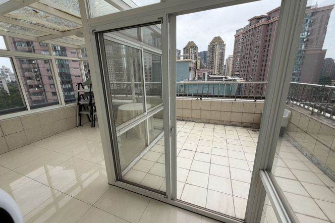 3+1 Rooms, 2 Baths with Private Terrace, 220 sqm, High Value @ Hongbaoshi metro L10