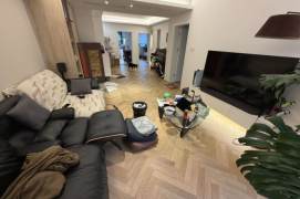 2 brs near L10/L11 jiaotong uni station