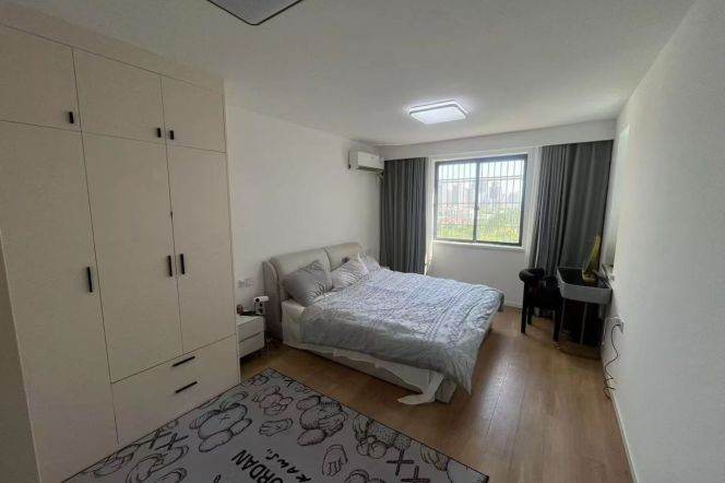 Elevator Spacious 2Br/2Lr/1Bt with tons of Storage@L10/11 Jiaotong University Station 