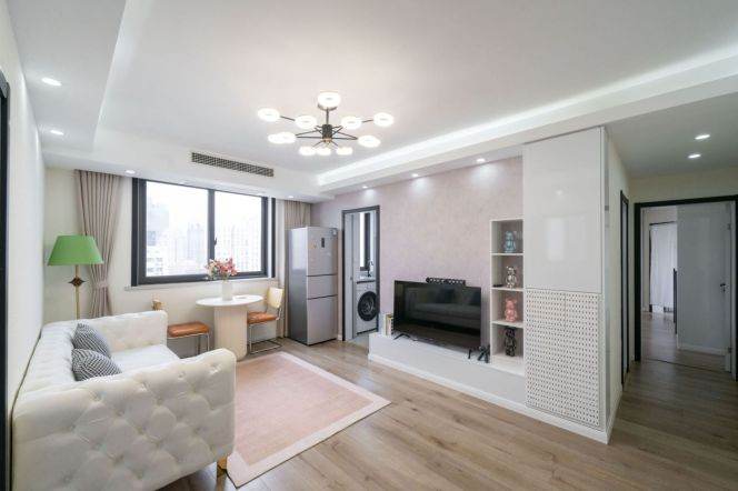 Elevator 2BR | Yude Road | 5-min walk to Line 1 & Line 4 Shanghai Indoor Stadium Station