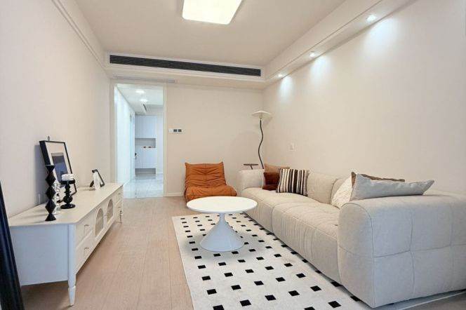 Newly Renovated 1Br/2Lr/1Bt+Superb Garden@L10/11Jiaotong University Station 
