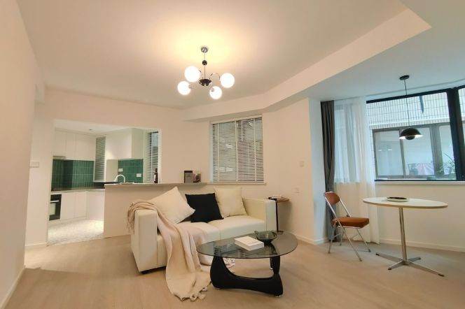 Elevator 1BR | North Caoxi Road | 6-min walk to Line 1 & Line 4 Shanghai Indoor Stadium Station