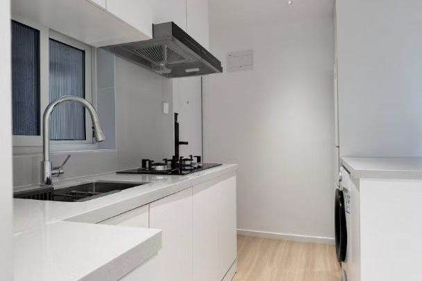 1 br near L10/L11 jiaotong uni station