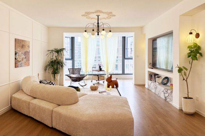 Spacious 3+1 Bedroom Apartment in Gubei | Full Floor Heating & Central Air