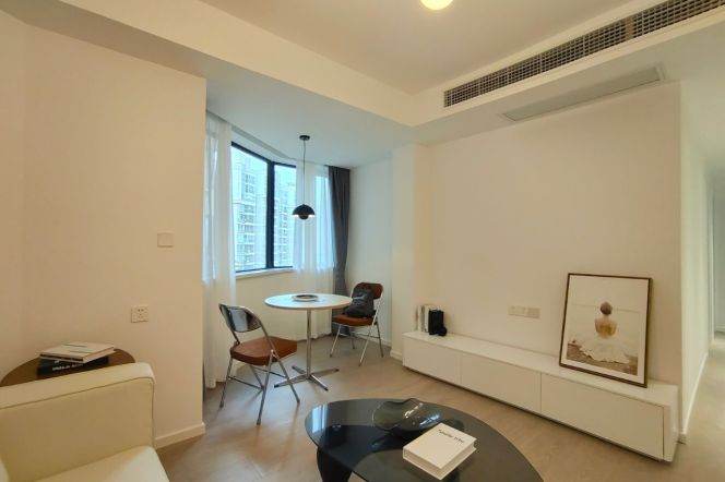 Elevator 1BR | North Caoxi Road | 6-min walk to Line 1 & Line 4 Shanghai Indoor Stadium Station