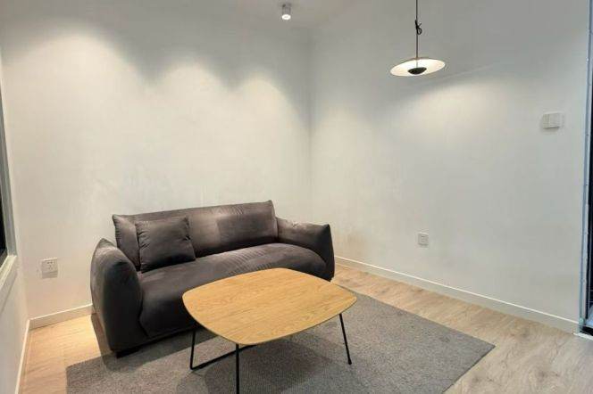 Cozy 1Br/1Lr/1Bt Close to L10/11 Jiaotong Univer Station 