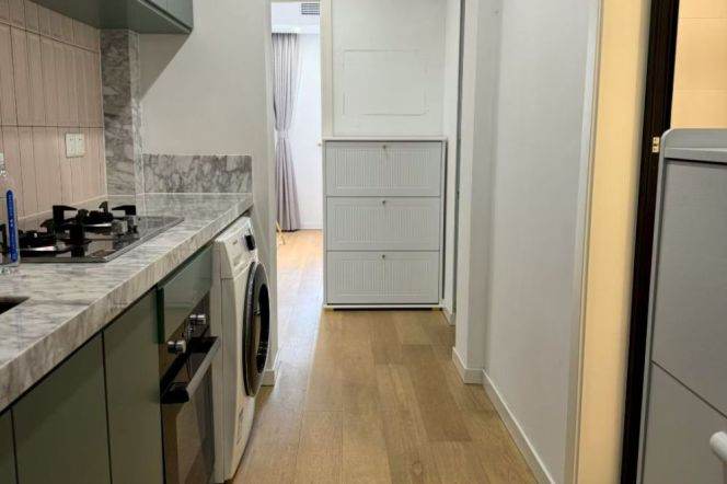 Elevator 1BR | North Jiangsu Road | 7-min walk to Line 2 & Line 11 Jiangsu Road Station