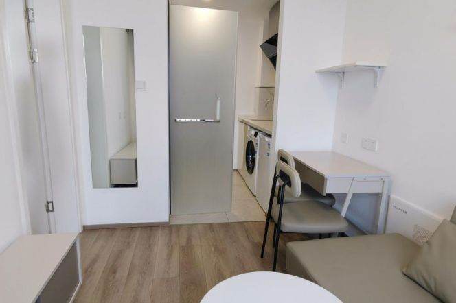 Cozy 1 br with lift 3 mins walking to Metro Stop line 8  ,easy to NYU Shanghai