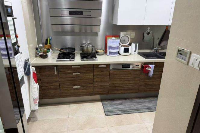 Modern 2brs/116sqm & elevator @Changping Rd & Line 7