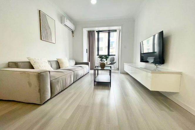Modern 1br/2living & oven @W Yan'An Rd & Line 3/4