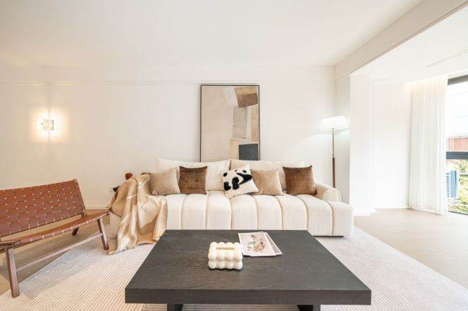  3-Bedroom Flat in Zhongshan Park Changning | Central Air & Floor Heating