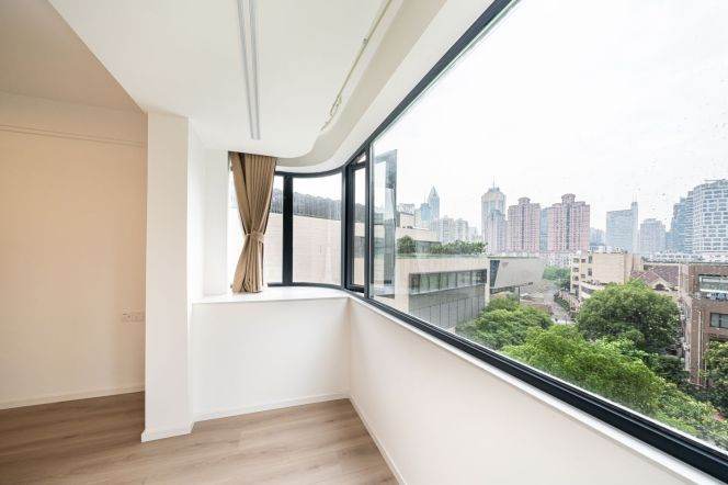 Modern decoration 3brs with balcony and floor heating in  west nan jing road CBD