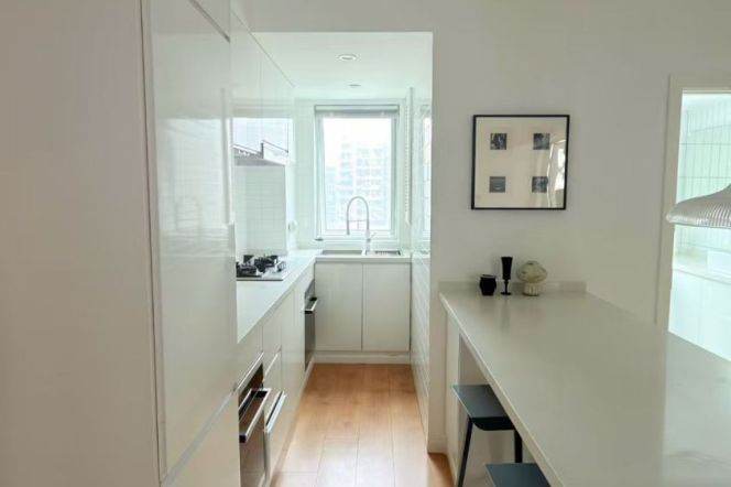 Modern 1br/100sqm & balcony/oven/elevator @Wuding Rd & Line14