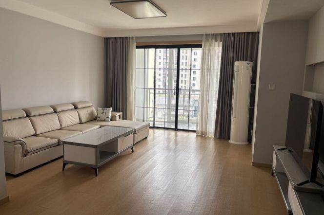 Gubei Elevator 2Br/2Lr/1Bt Close to L10 Longxi Rd Station 
