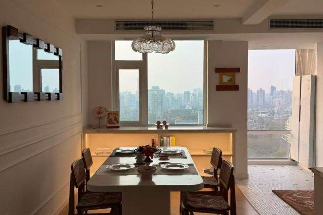 3 Brs, 2 Baths, Open Balcony/Floor heating/Oven/Dish washer, 160 sqm @ Xujiahui station L1,9&11