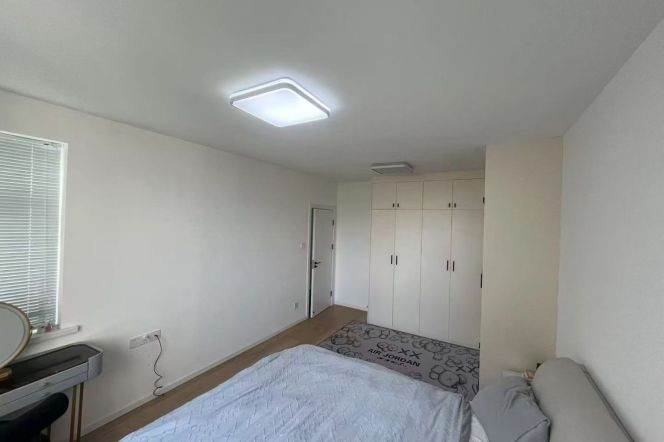 Elevator Spacious 2Br/2Lr/1Bt with tons of Storage@L10/11 Jiaotong University Station 