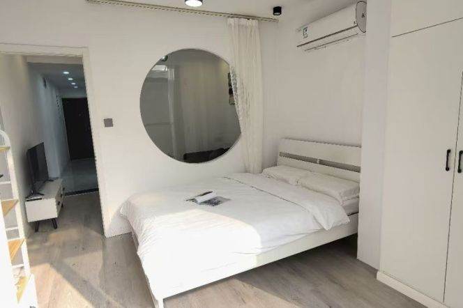 Nice 1br/1lr/yard @jiangsu rd sta 5.6k