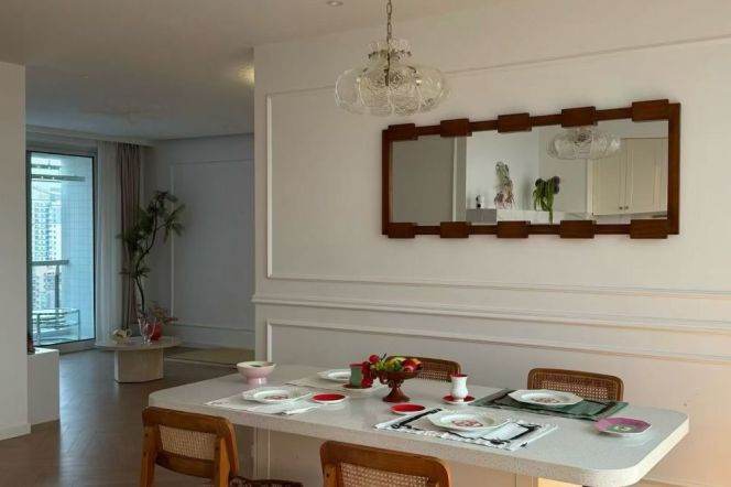 3 Brs, 2 Baths, Open Balcony/Floor heating/Oven/Dish washer, 160 sqm @ Xujiahui station L1,9&11