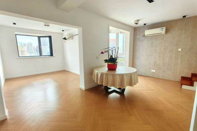 3 Brs, 2 Baths, Terrace/Wall heating/Oven/Dish washer, 180 sqm @ Jiaotong uni L10&11