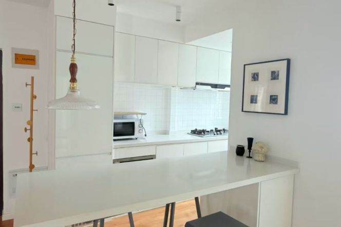 Modern 1br/100sqm & balcony/oven/elevator @Wuding Rd & Line14