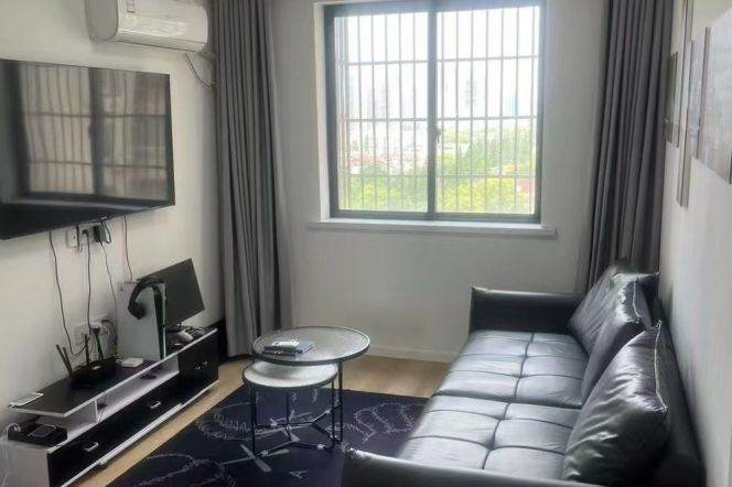Elevator Spacious 2Br/2Lr/1Bt with tons of Storage@L10/11 Jiaotong University Station 