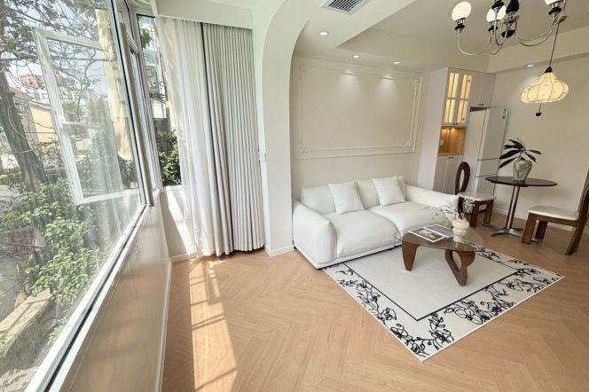 Modern 1Br/2Lr/1Bt Close to L2/3/4 Zhongshan Park Station 