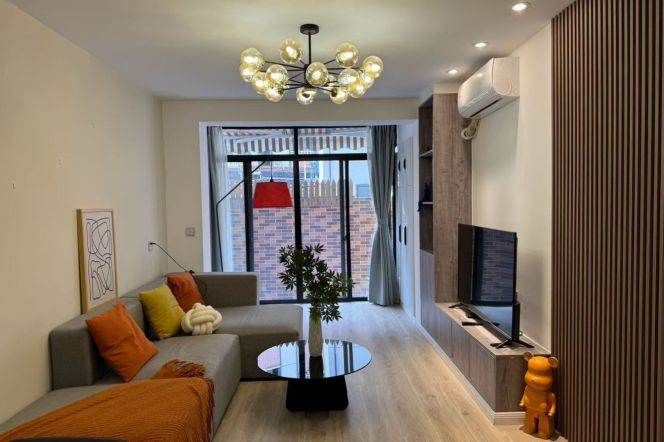 Spacious 1Br/2Lr/1Bt+Private Yard@L2/11 Jiangsu Rd Station 
