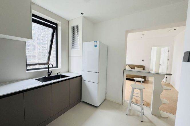 Newly Highrise 1BR NR Jiashan Station with Central AC/Oven 10.5K