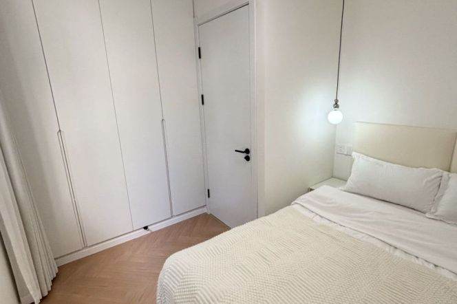 Modern 1Br/2Lr/1Bt Close to L2/3/4 Zhongshan Park Station 