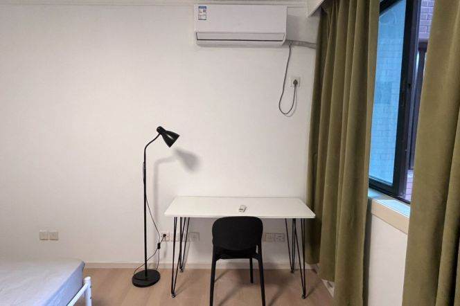 Large cozy room Next to West Nanjing Road