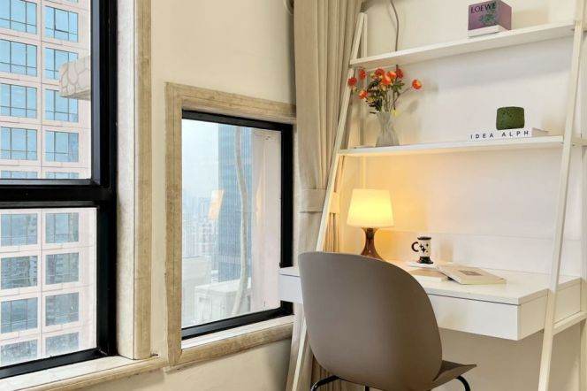 Big room near Hanzhong rd, with balcony close to ECNU, advance booking accepted 
