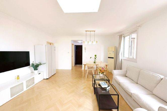 Spacious 3Brs/2Lrs/1Bt apt nr Caoyang rd,M3/4/14