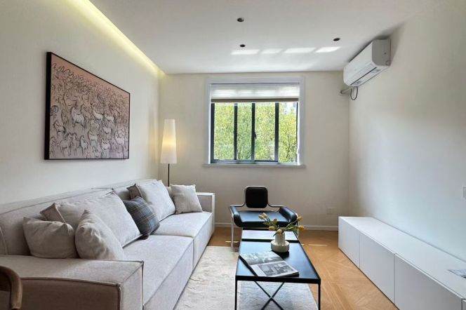 Fresh 1br Nr lancun Rd M6