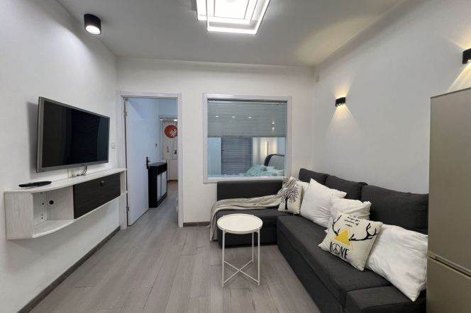 Spacious 1Br/2Lr/1Bt+Private Yard@L10/11 Jiaotong University Station 