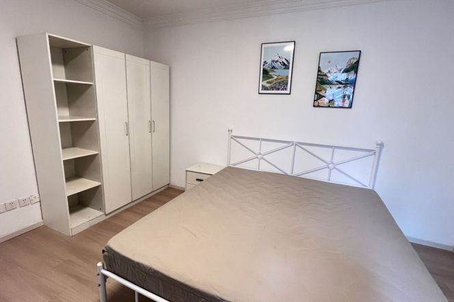 Large cozy room Next to West Nanjing Road