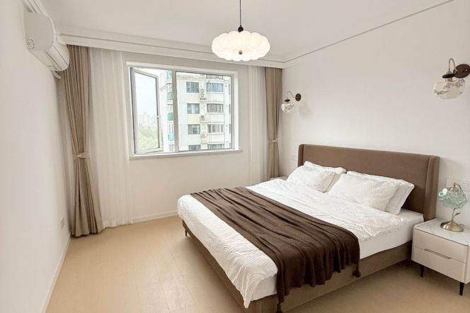 Zhongshan park. 1Br 80Sqm Elevator, L2/3/4