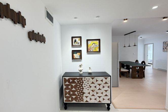 New Bright 3 Bedrooms Apartment Jiangsu Road.