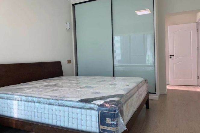 Golden location super nice modern 4 br with 2 baths 23K People Square 