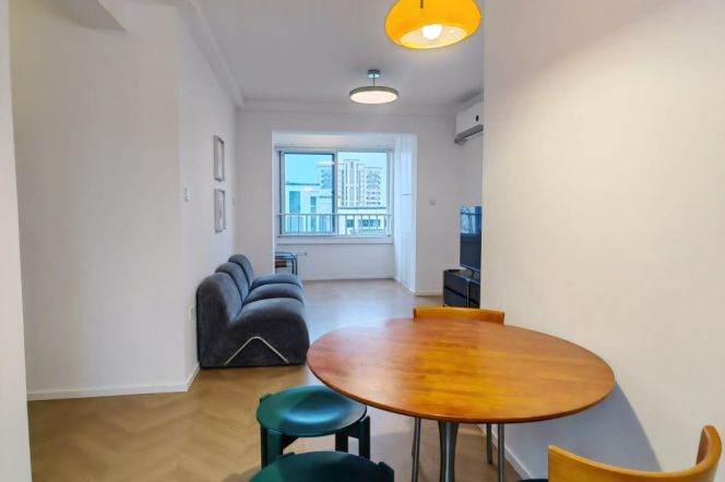 Modern & Stylish 2 br with nice view ,walking to NYU shanghai. L 8 LingZhaoXinCun St.
