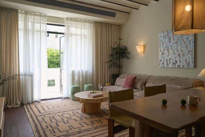 Historic Building 2br-2bath @ Line 1 Hengshan Road St.