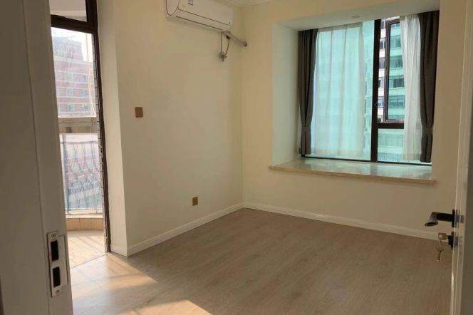 Golden location super nice modern 4 br with 2 baths 23K People Square 