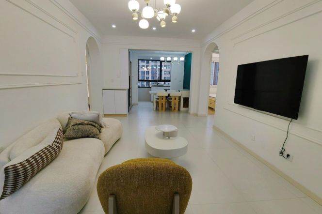 Good layout 3 br next easy to NYU ShangHai with Open view.L8 LingZhaoXinCun St.