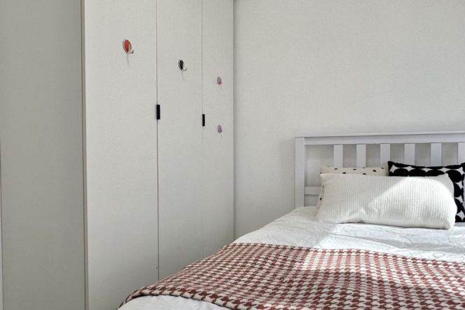 Bright room near Hanzhong rd, close to ESSCA, long/short lease 
